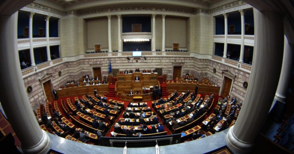 Κατατέθηκαν στη Βουλή προς κύρωση οι συμβάσεις με τις Chevron και Helleniq Upstream